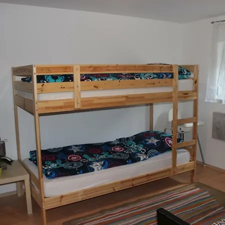 公寓 Gelegenes Tla Mit Garten Fuer Bis Zu 5 Personen