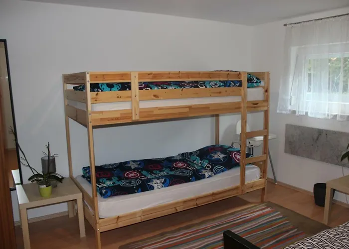 Lejlighed Gelegenes Tla Mit Garten Fuer Bis Zu 5 Personen